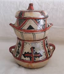 Keramik des kulinarischen Tafelgeschirrs aus Sejnane