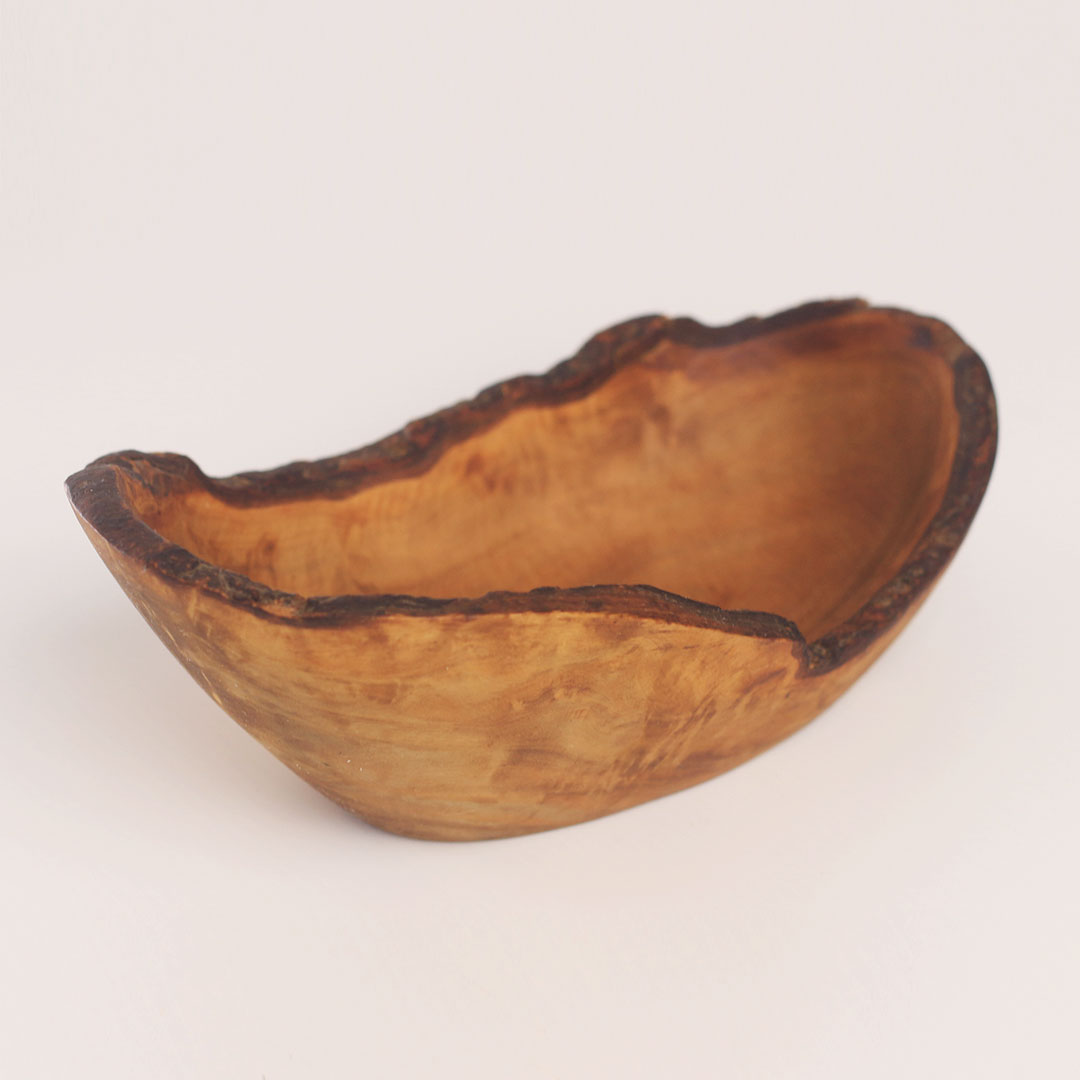 Random boat-shaped olive wood cutting board