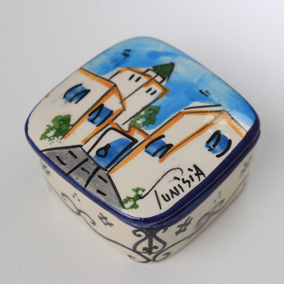 Quadratische schmuckbox aus keramik im design von sidi bou said