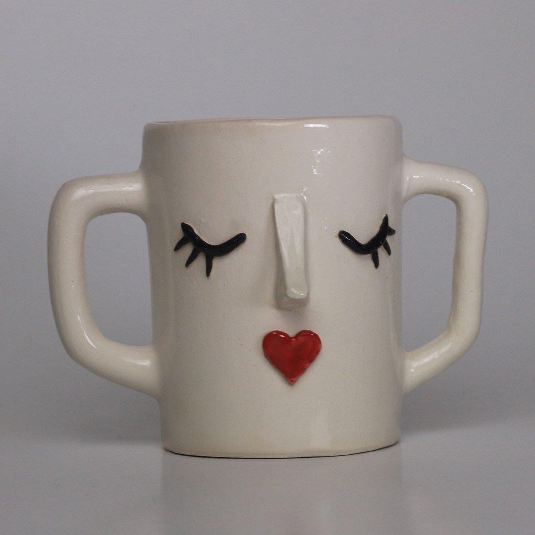 Mug en céramique design visage en relief